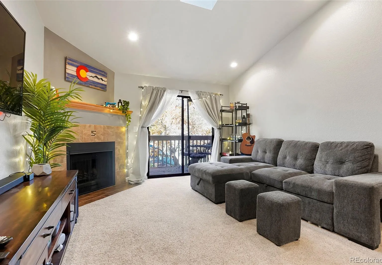 1 bed, 1.0 bath, 765 sqft, $2,200 — Photo 2