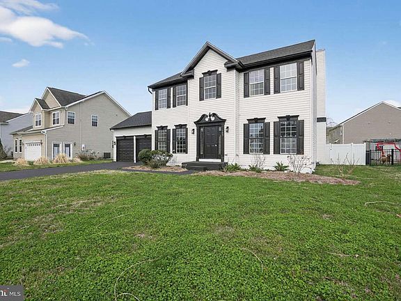 3rd image of 105 Mako Dr