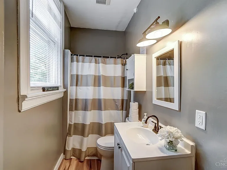 2126 Alpine Pl #1 — Photo 12