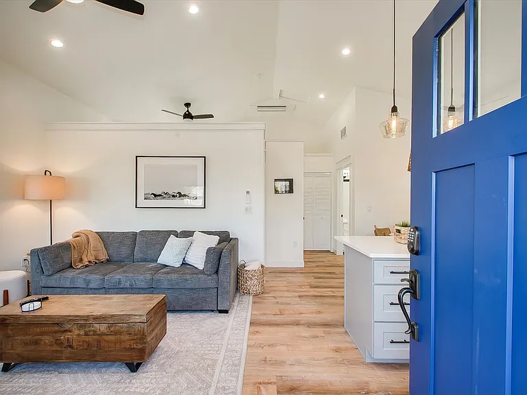 1413 W Rossi St — Photo 4