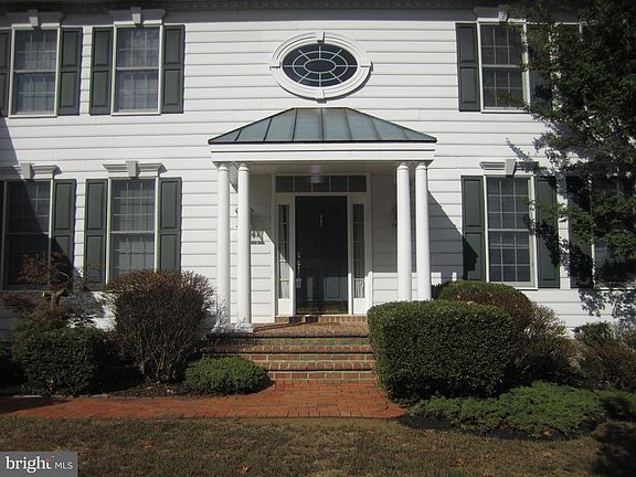 2nd image of 300 Broad Creek Dr