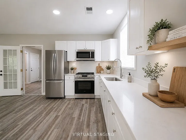 366 Wimpole Dr — Photo 2