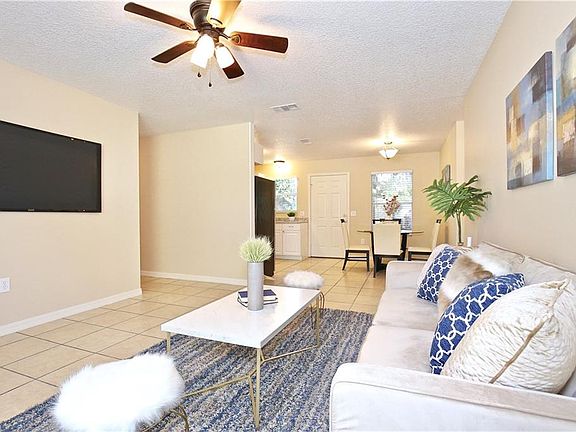 4th image of 1090 E Voorhis Ave