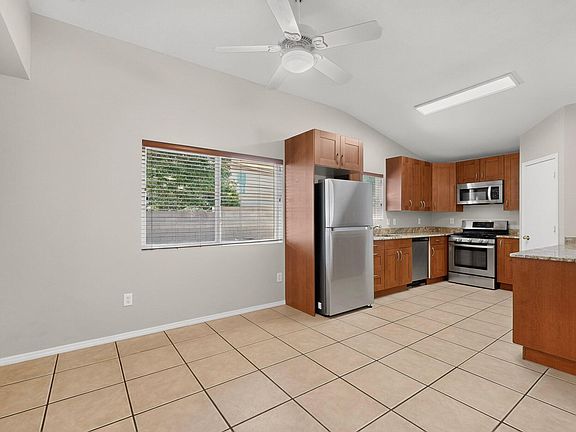 5th image of 427 Deschutes St SE