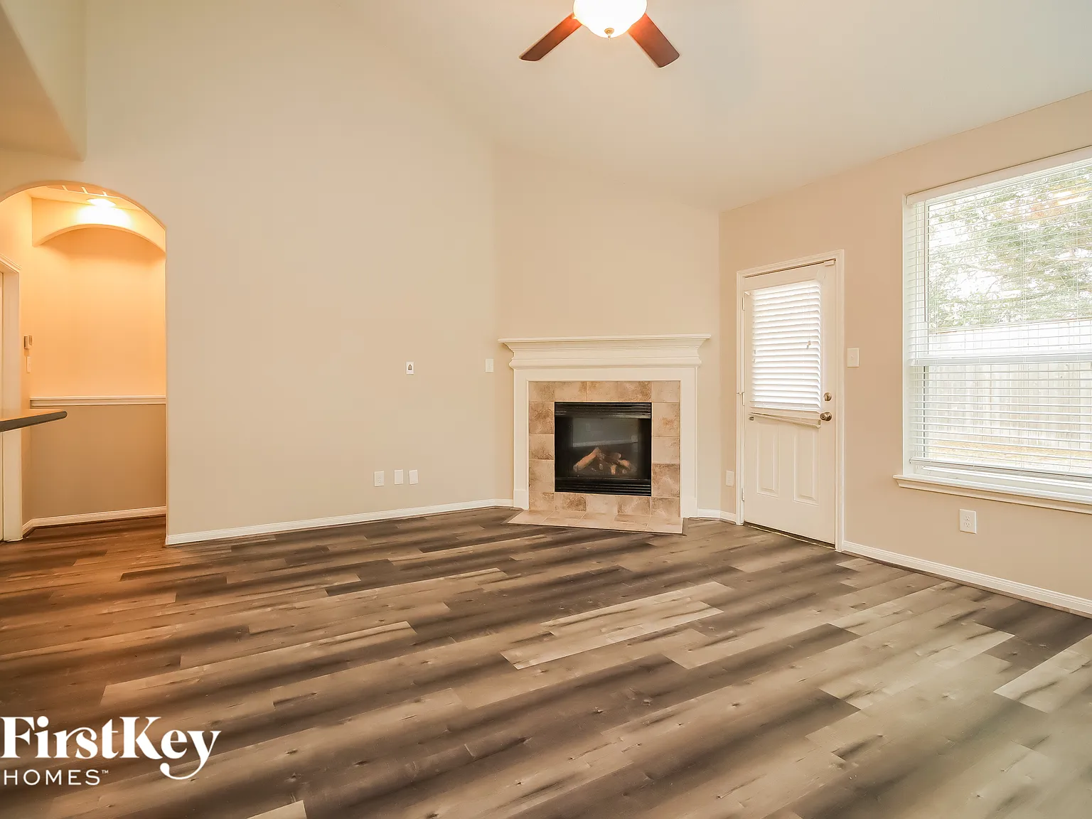 4 bed, 3.5 bath, 2790 sqft, $2,705 — Photo 2