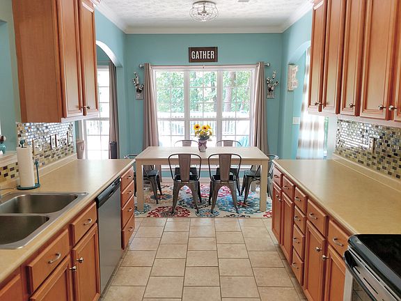 Kitchen/dining area