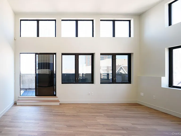 25 Leroy Pl #Penthouse 1 — Photo 6