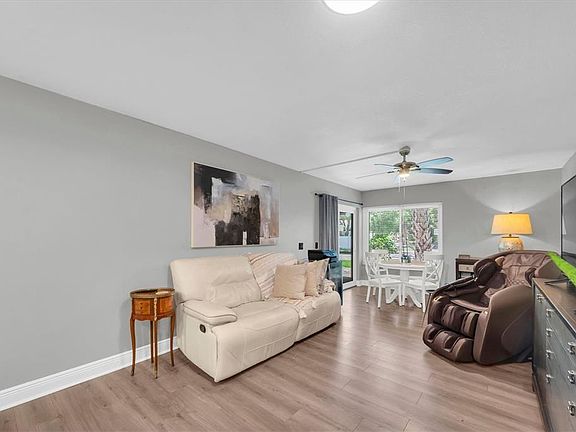 4th image of 2209 BELLEAIR ROAD #C3