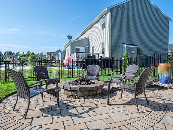 2nd image of 4388 Kingfisher Ct