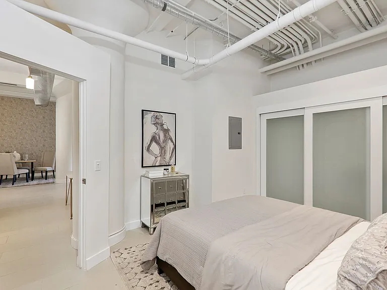 939 S Broadway — Photo 58