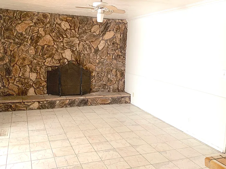 1420 Aster Dr — Photo 7