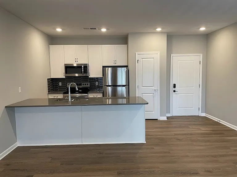 The Creek Apartments — Photo 14
