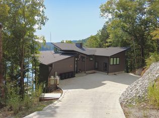 143 Hidden Ln, La Follette, TN 37766