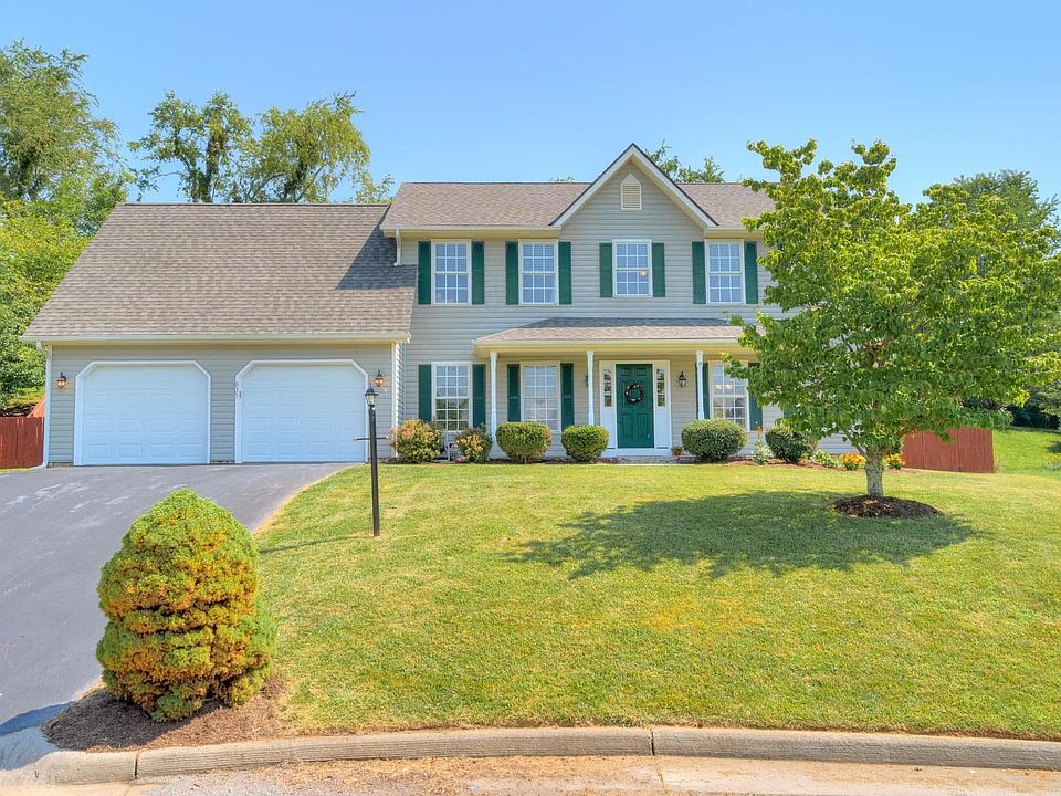 1st image of 635 Cameo Ct NW