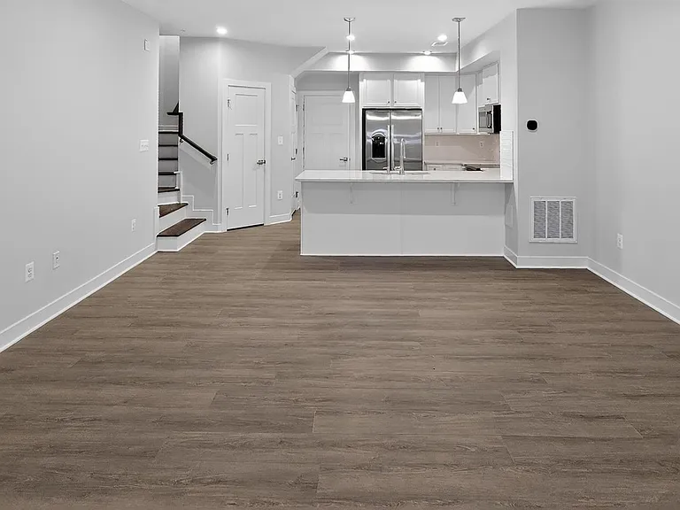 2542A Verona Pl — Photo 3