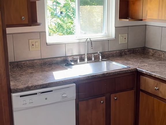 2nd image of 40 Malo Ct APT E