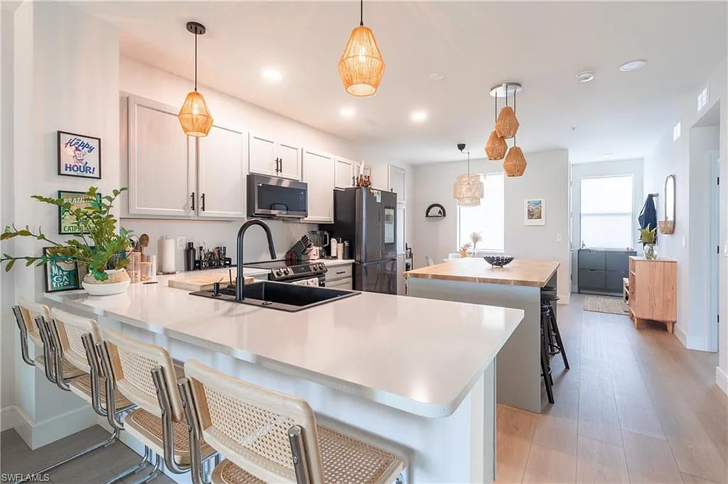 3 bed, 2.0 bath, 1258 sqft, $2,800 — Photo 3