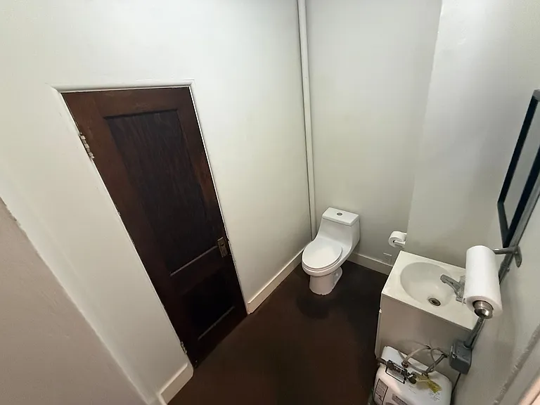 204 W Market St #A — Photo 3