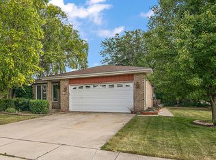 6937 Coachwood Trl, Tinley Park, IL 60477