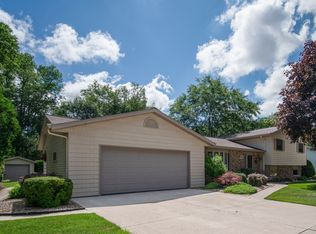 1375 Westwood Ln, Manitowoc, WI 54220