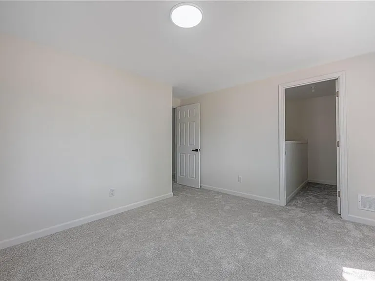 6221 Longford Rd — Photo 15