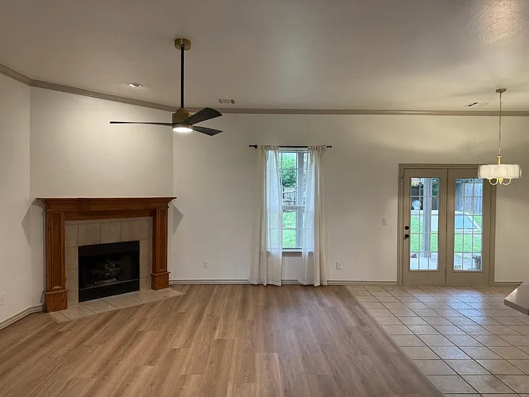 866 Harrison St — Photo 2