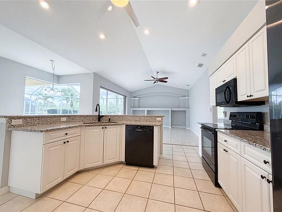 2nd image of 12567 SW Pembroke Cir N
