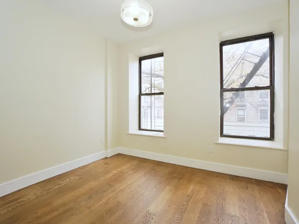 121 Albany Avenue image 10 of 15