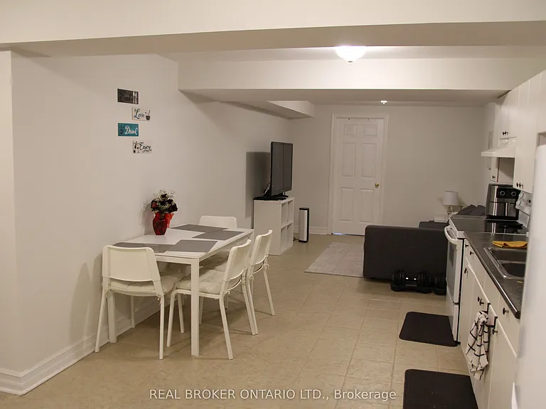 18 Tracie Ct — Photo 3