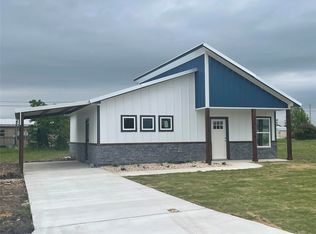 913 E Chad St, Whitney, TX 76692