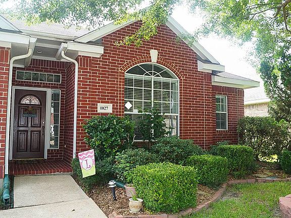 3rd image of 1027 Portsmouth Dr