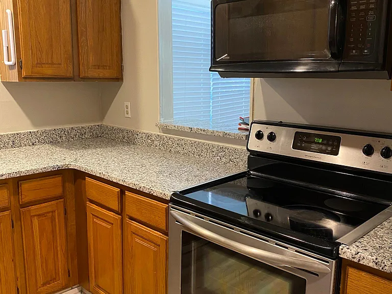 1801 Northlake Dr — Photo 2