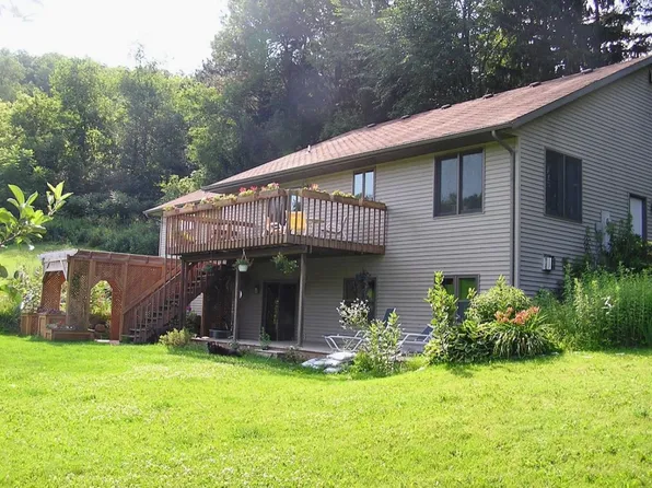 9222 Gorst Rd, Mazomanie, WI 53560