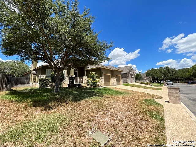 1303 Bluff Frst — Photo 3