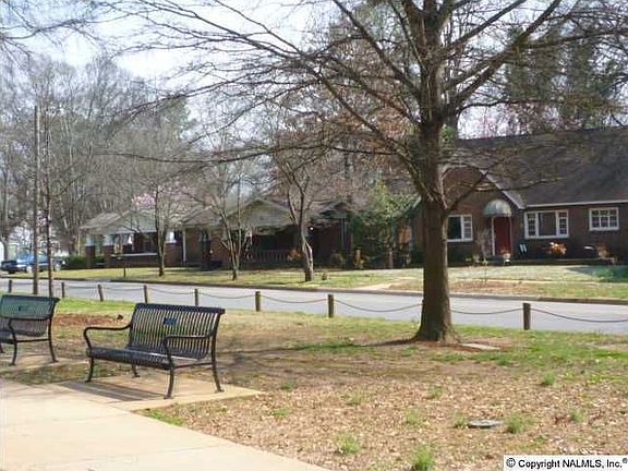 4th image of 707 Prospect Dr SE