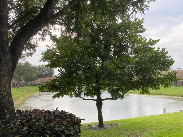 609 Sea Pine Way #F2, Greenacres, FL 33415
