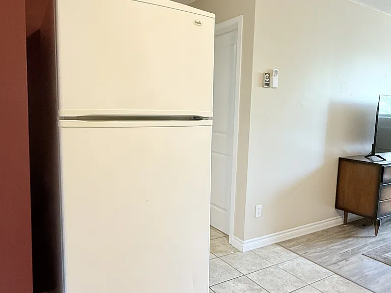 360 Tecumseh Rd W — Photo 7