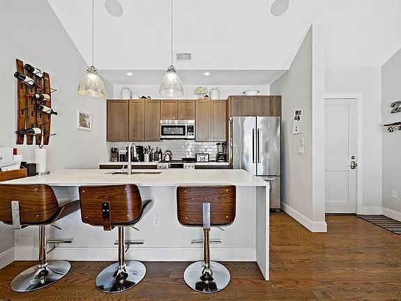 3rd image of 8 Ashland St #5
