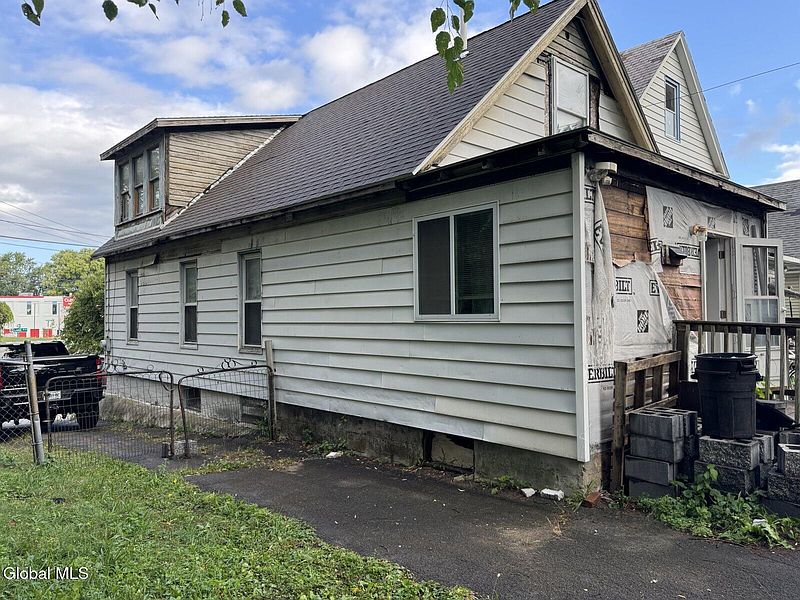 4th image of 1668 Lake Boulevard