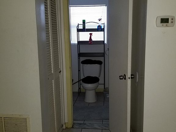 3rd image of 2075 Evergreen Ave