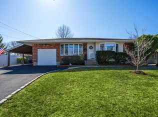 18 Sheldon Pl, Commack, NY 11725