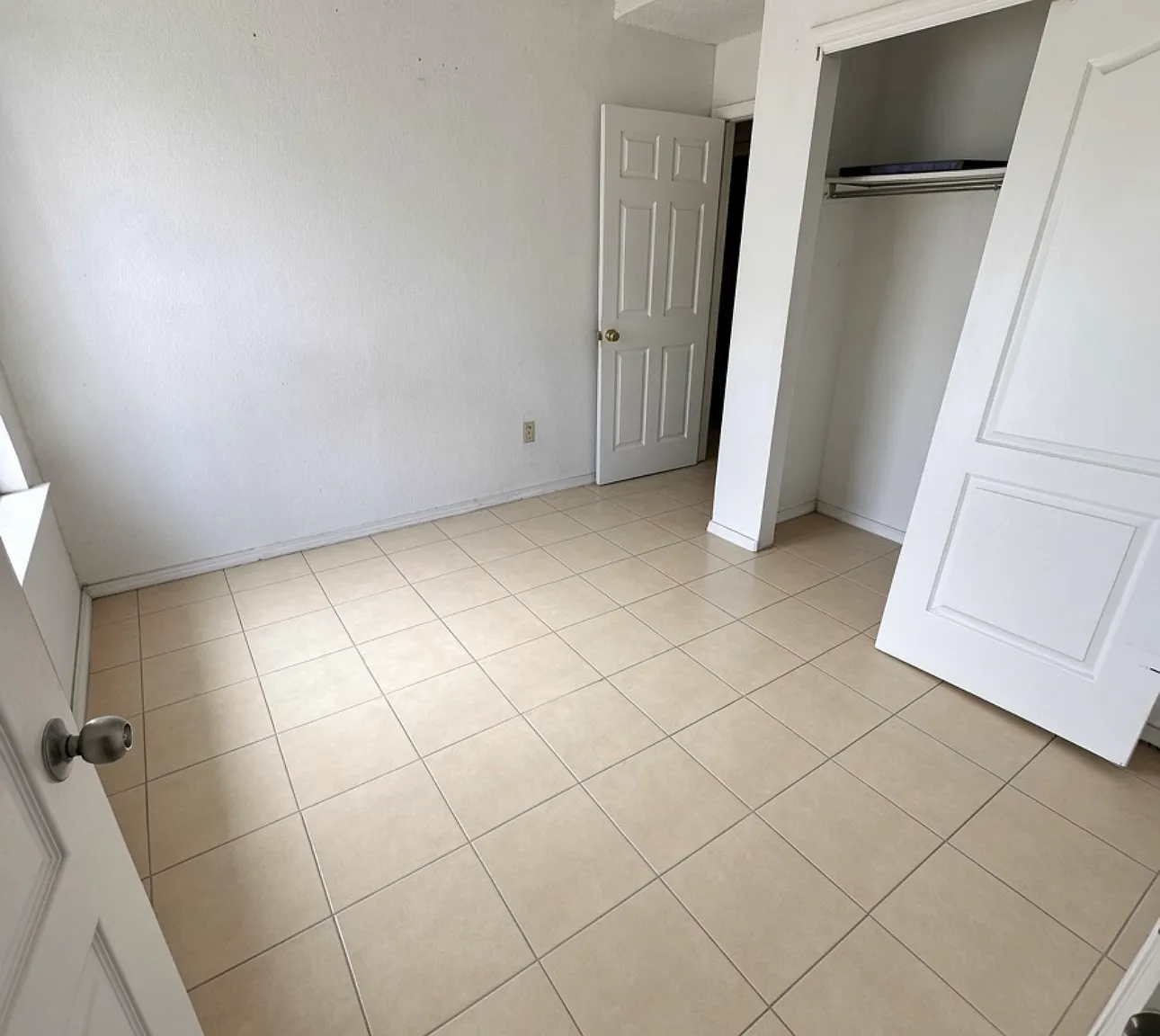 3 bed, 1321 sqft, $1,300 — Photo 2