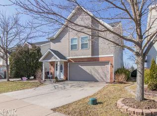 30 Parkshores Dr, Bloomington, IL 61701