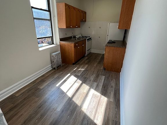 3rd image of 6006 43rd Ave APT 4B