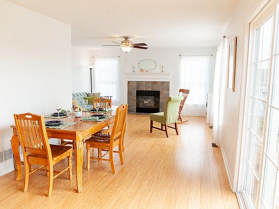 3rd image of 6361 Livia Ln