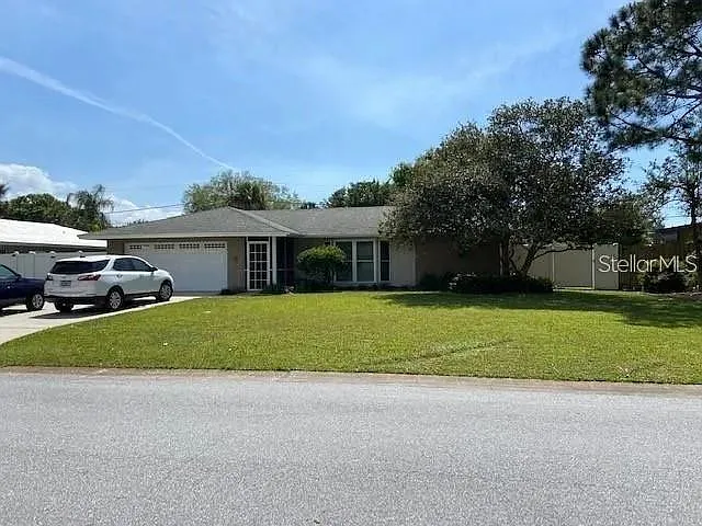 3 bed, 2.0 bath, 1521 sqft, $2,495 — Photo 2