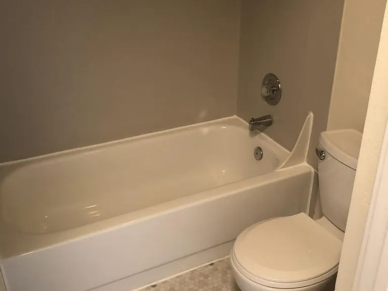 Magnolia Court — Photo 10