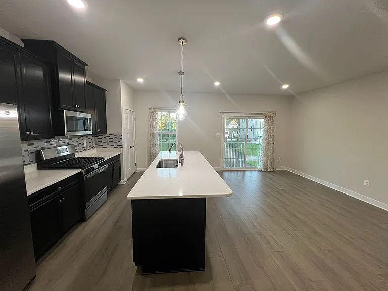 716 Kalmar Ln — Photo 4