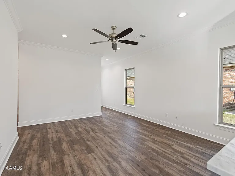 120 Sojourner Dr — Photo 3