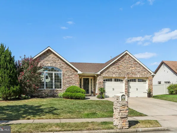 17 Birchwood Dr, Marlton, NJ 08053